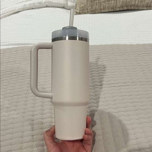 Stanley light pink 30oz/887 ml Travel Mug - Picture 2 of 3